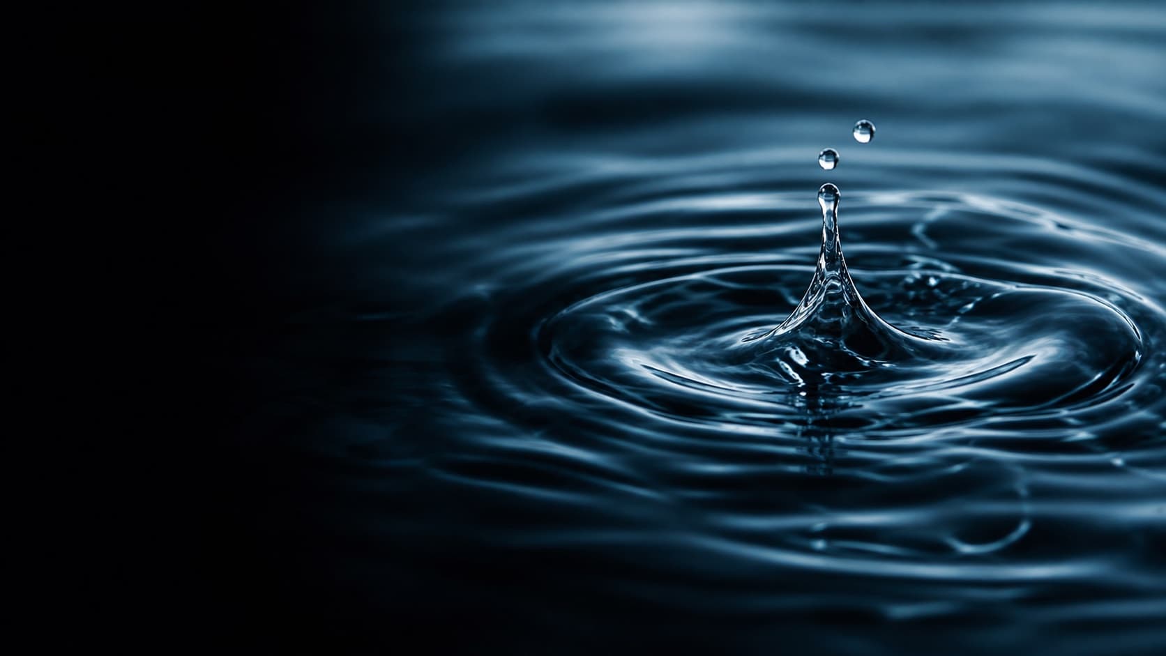 Famille profitant d'une eau pure et saine à la maison